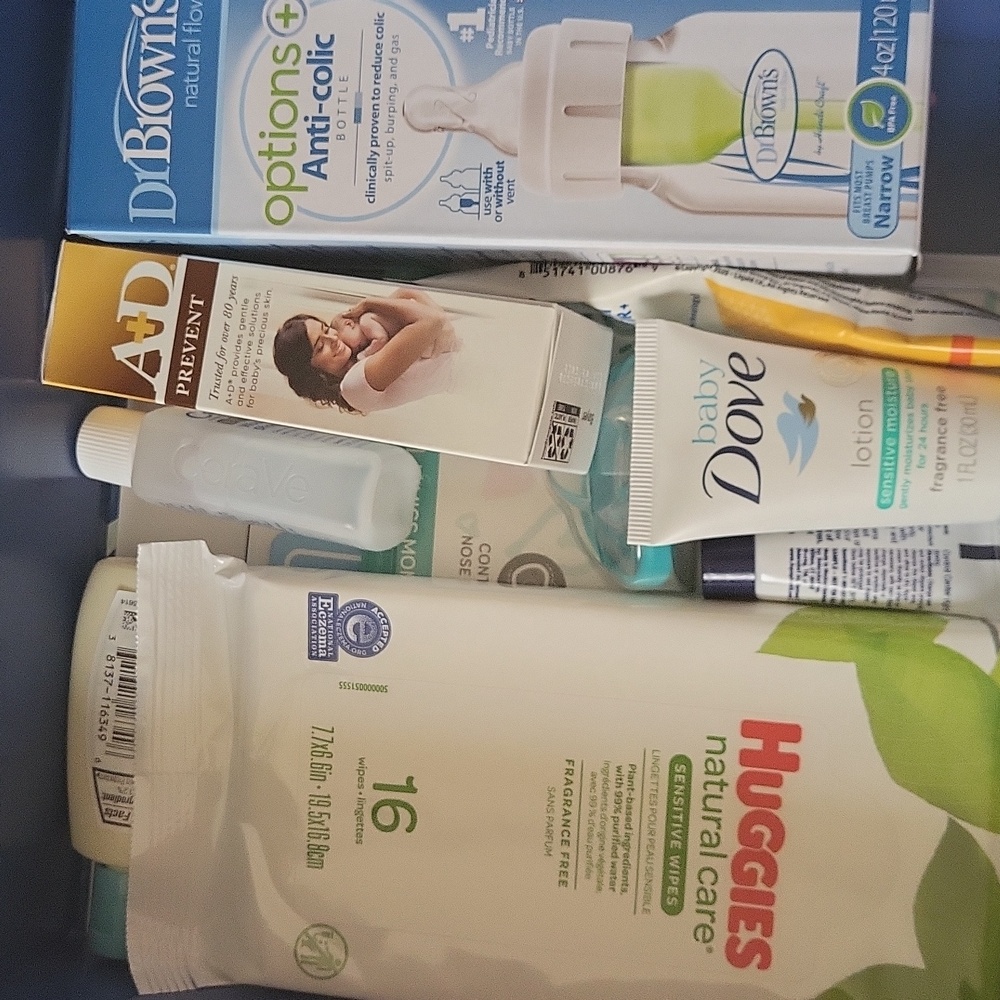 Baby Shower Gift Box & Care Items NWT - Picture 2 of 5